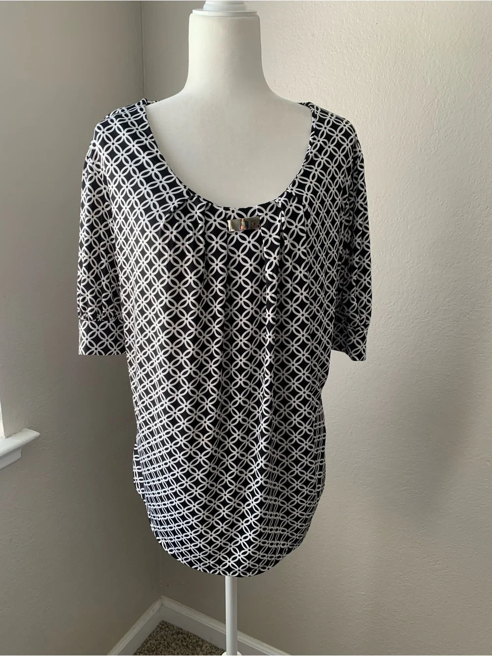 Scoop Neck Short Sleeve Geometric Print Top - Black/White - Picture 1 of 6
